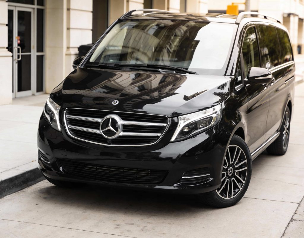 black-mercedes-benz-v-class-with-no-human__30565
