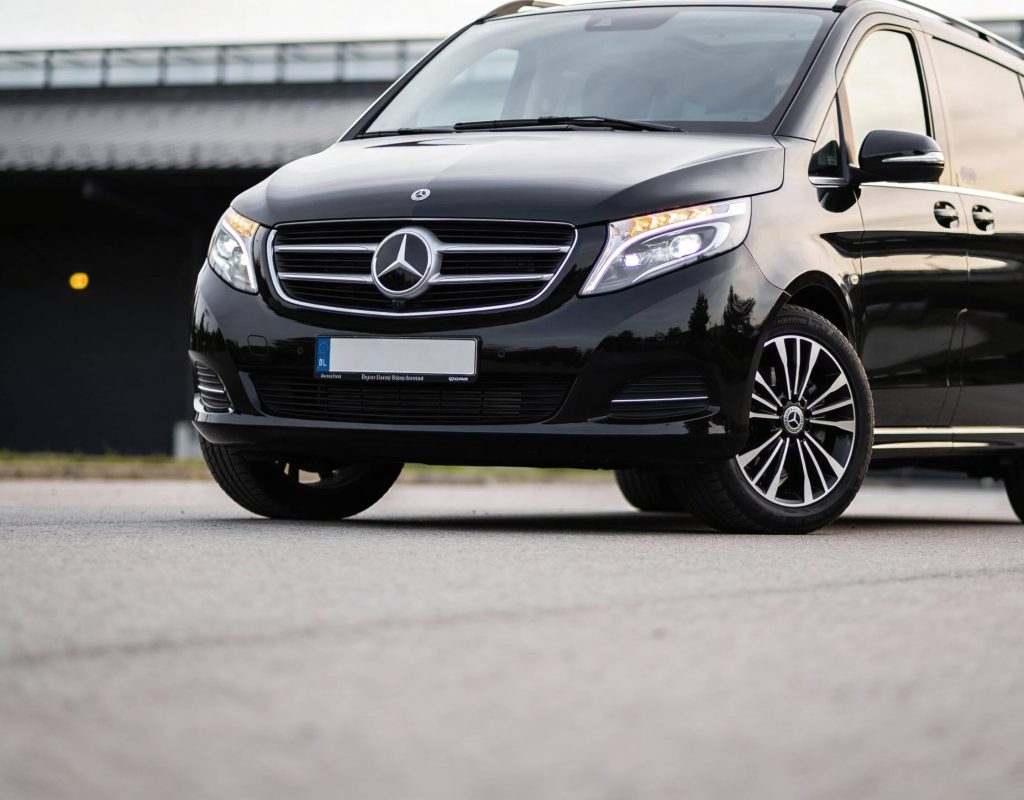 black-mercedes-benz-v-class-with-no-human__30567
