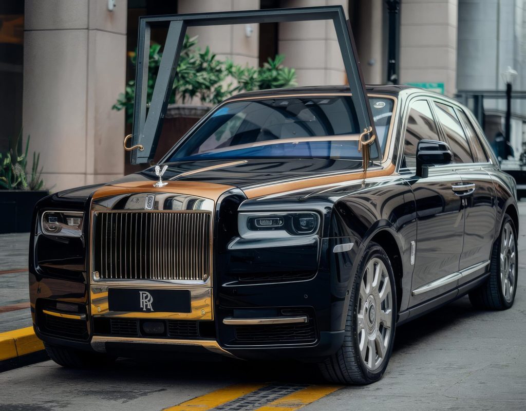 luxury-expensive-curtn-with-lock-window-vertical-frame-min